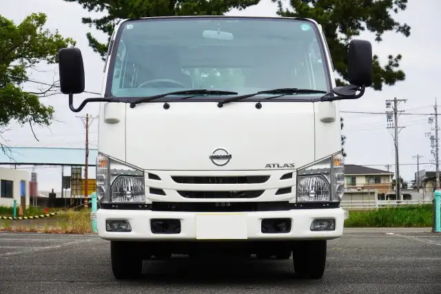 日産 アトラス 小型 平ボディ Wキャブ 2RG-AHR88Aの中古トラック画像2