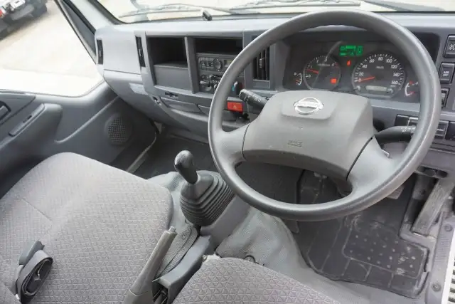 日産 アトラス 小型 平ボディ Wキャブ 2RG-AHR88Aの中古トラック画像9