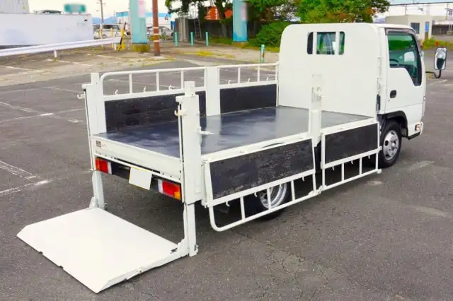 いすゞ エルフ 小型 平ボディ パワーゲート 床鉄板の中古トラック画像4