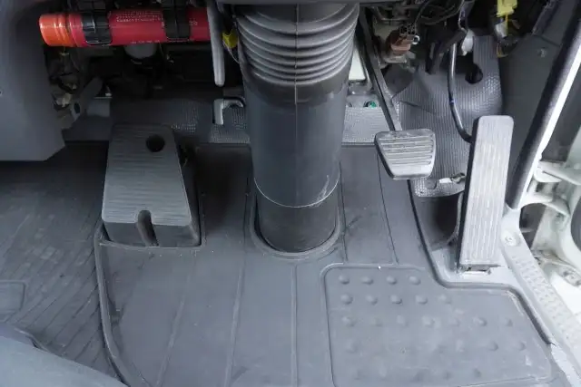 いすゞ エルフ 小型 平ボディ パワーゲート 床鉄板の中古トラック画像15