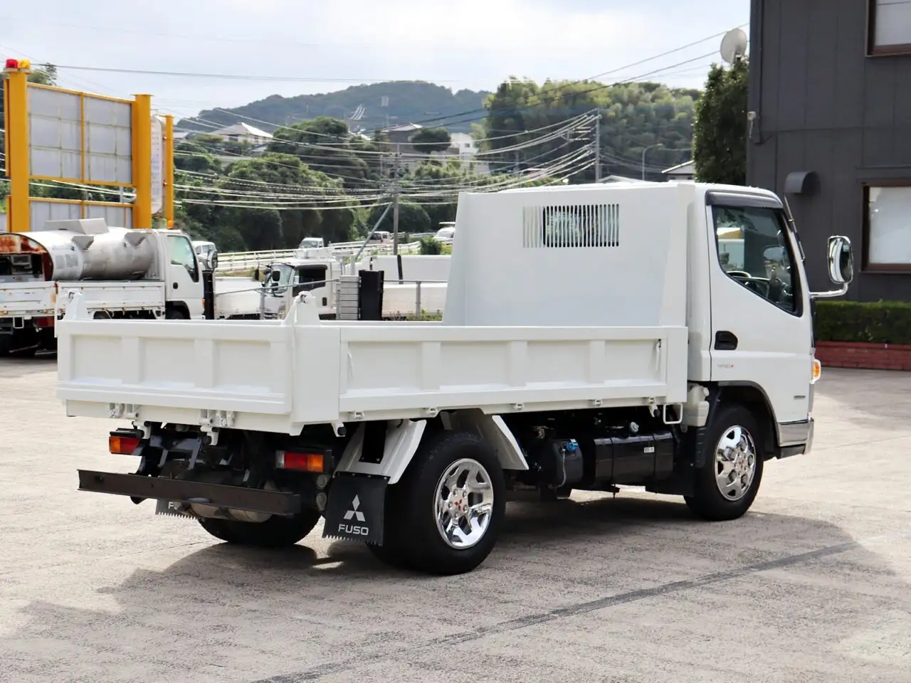 三菱 キャンター 小型 ダンプ カスタム 2PG-FBA60の中古トラック画像4