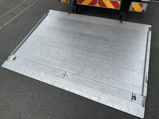 いすゞ エルフ 小型 アルミバン パワーゲート サイドドアの中古トラック画像8