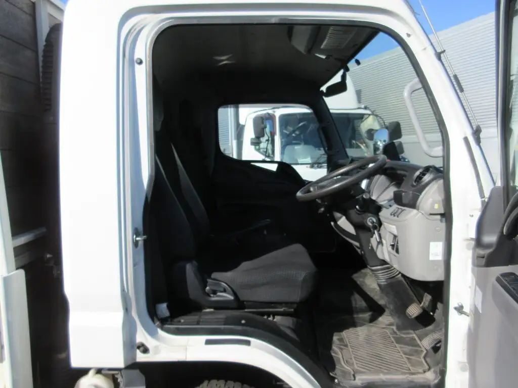 三菱 キャンター 小型 平ボディ 床鉄板 2PG-FEB80の中古トラック画像11