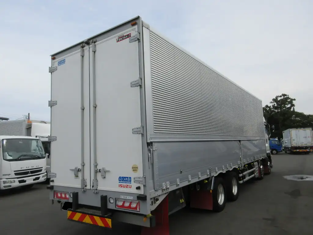 いすゞ ギガ 大型 ウイング ハイルーフ エアサスの中古トラック画像3