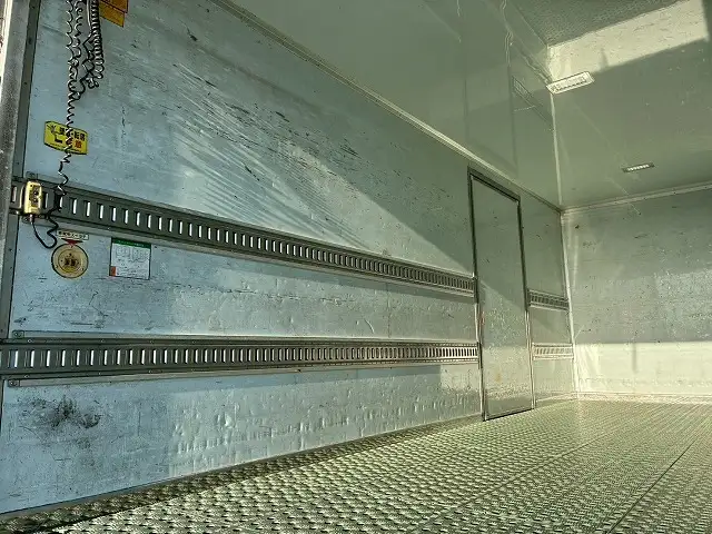 日野 レンジャー 中型/増トン アルミバン パワーゲート サイドドアの中古トラック画像9