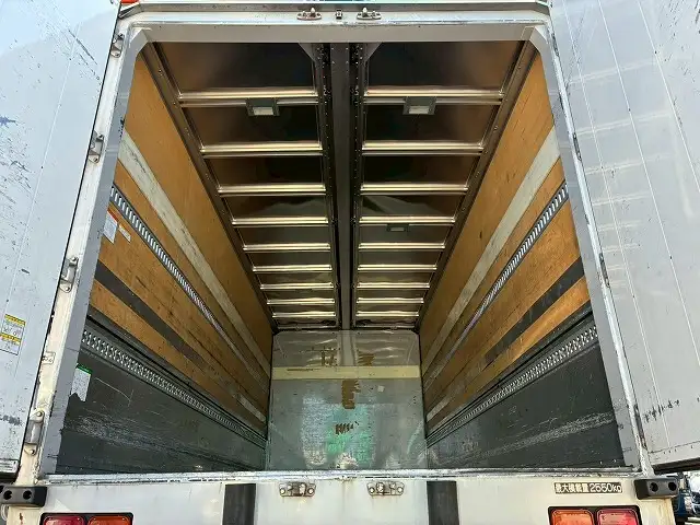 いすゞ フォワード 中型/増トン ウイング エアサス ベッドの中古トラック画像8