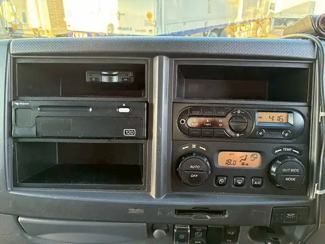 いすゞ フォワード 中型/増トン ウイング エアサス ベッドの中古トラック画像14