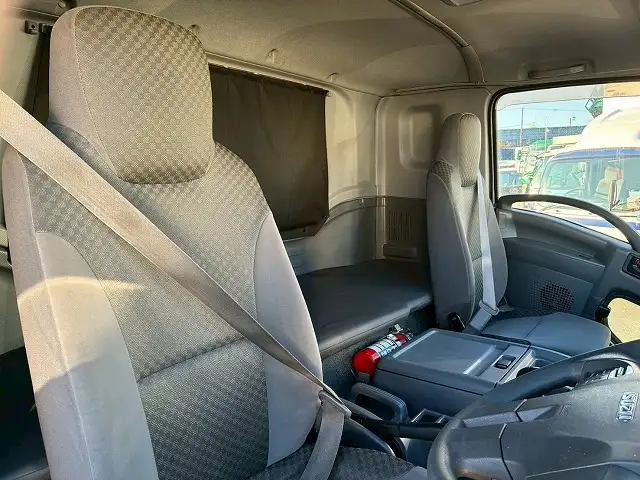 いすゞ フォワード 中型/増トン ウイング エアサス ベッドの中古トラック画像11