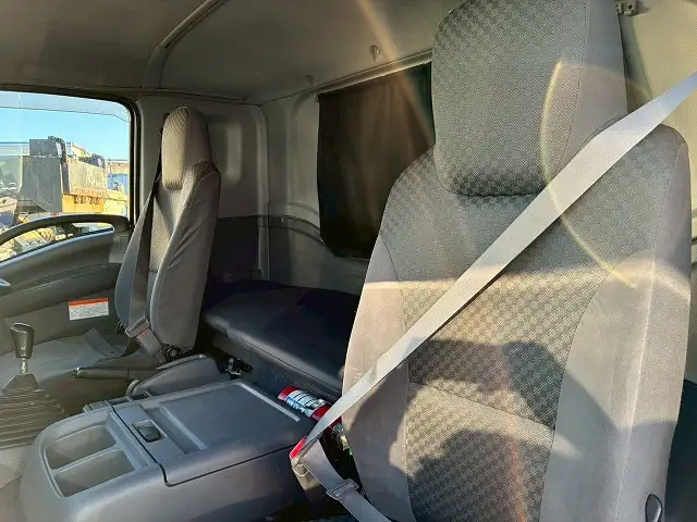 いすゞ フォワード 中型/増トン ウイング エアサス ベッドの中古トラック画像12