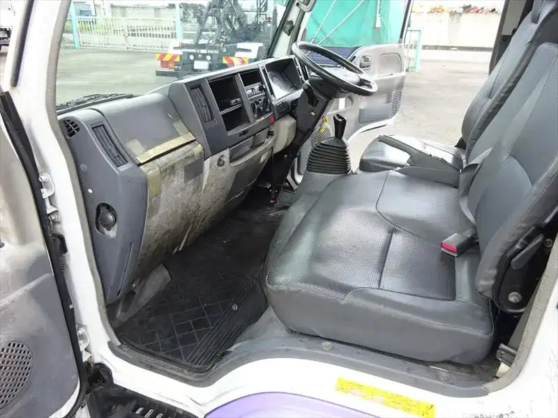 マツダ タイタン 小型 タンク車 バキューム BDG-LKR85Nの中古トラック画像12