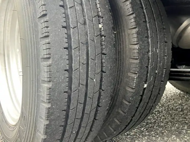 三菱 キャンター 小型 平ボディ Wキャブ パワーゲートの中古トラック画像20