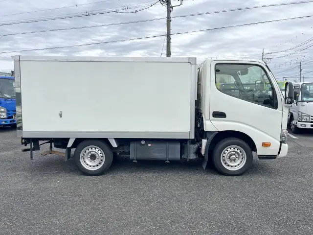 トヨタ ダイナ 小型 冷凍冷蔵 低温 床ステンの中古トラック画像3