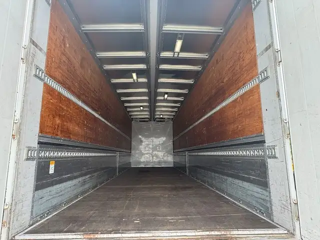 いすゞ ギガ 大型 ウイング エアサス ベッドの中古トラック画像5