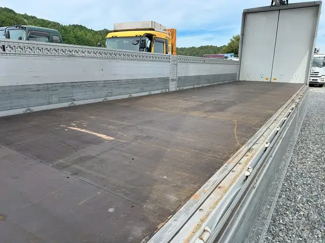 いすゞ ギガ 大型 ウイング エアサス ベッドの中古トラック画像7