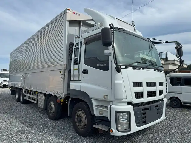 いすゞ ギガ 大型 ウイング エアサス ベッドの中古トラック画像2