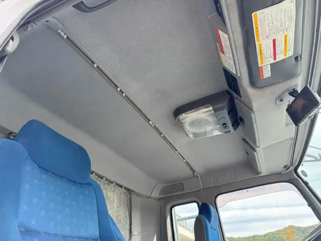いすゞ ギガ 大型 ウイング エアサス ベッドの中古トラック画像14