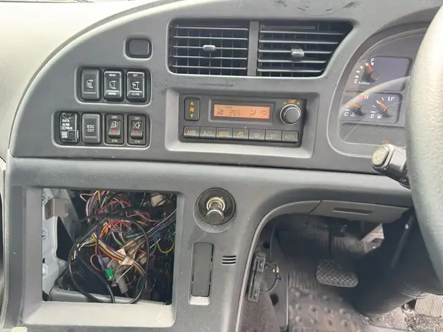 いすゞ ギガ 大型 ウイング エアサス ベッドの中古トラック画像11