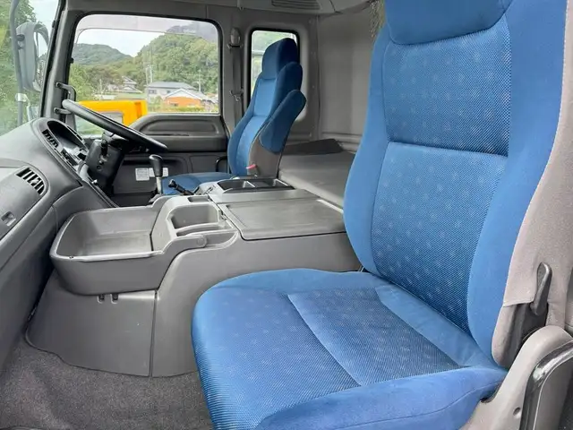 いすゞ ギガ 大型 ウイング エアサス ベッドの中古トラック画像8