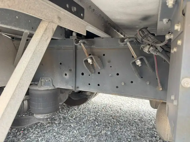 いすゞ ギガ 大型 ウイング エアサス ベッドの中古トラック画像18