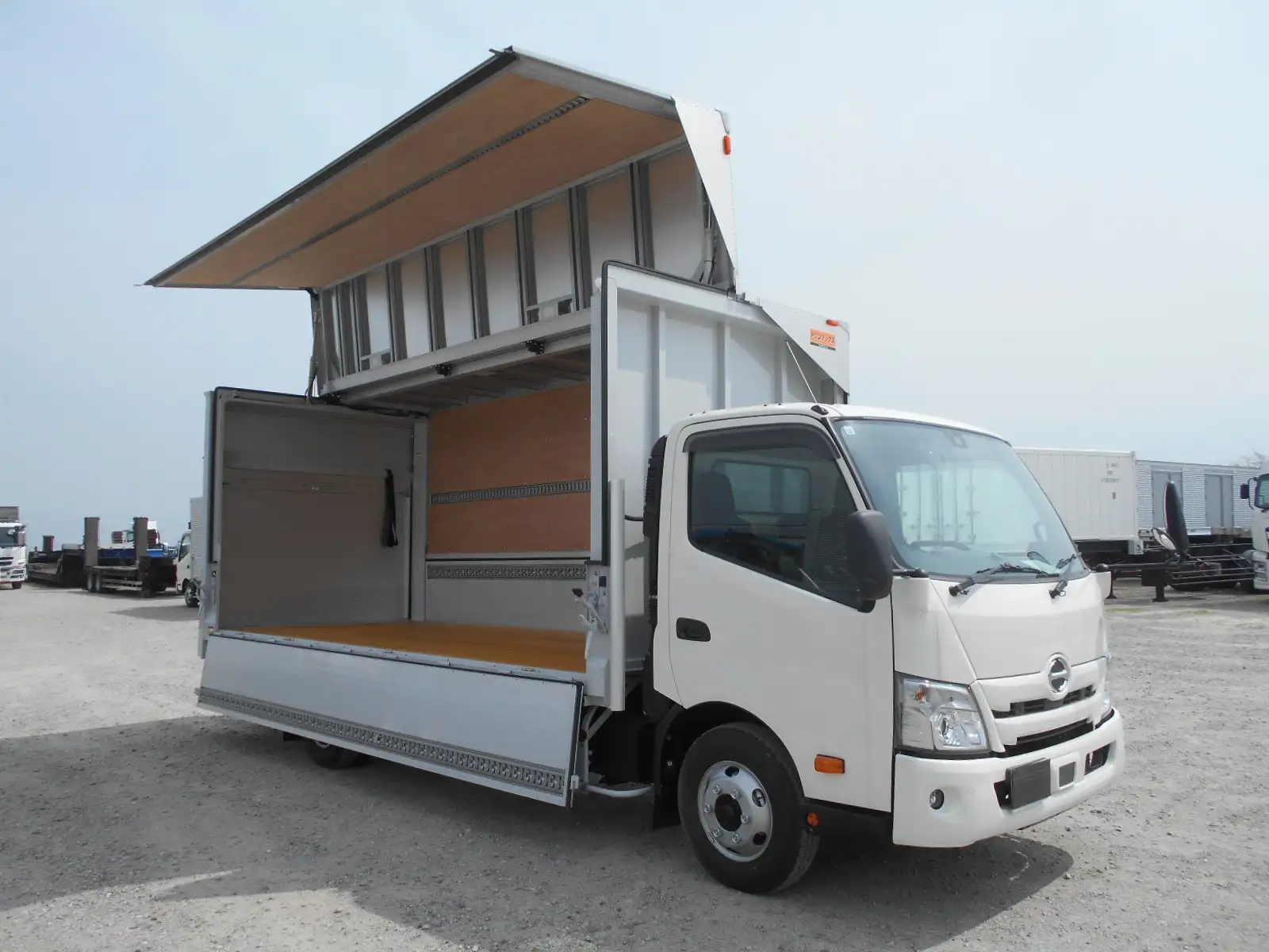 日野 デュトロ 小型 ウイング パワーゲート 2KG-XZU722Mの中古トラック画像2