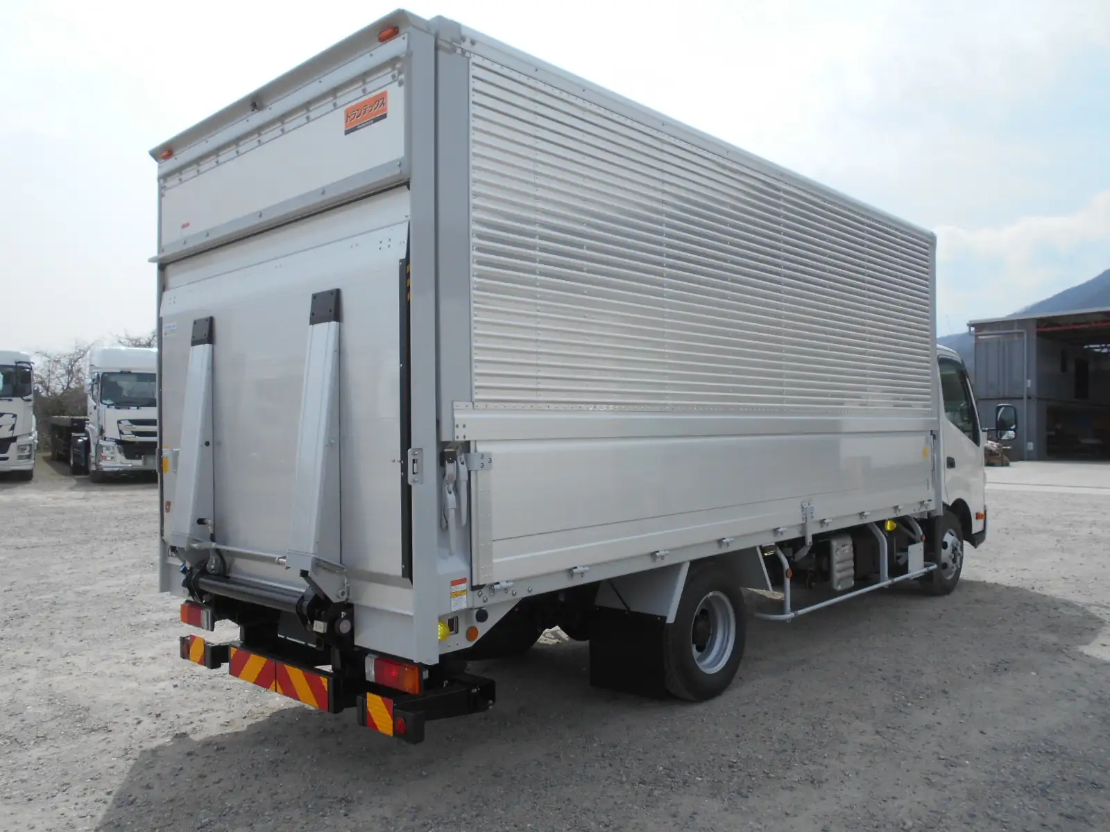日野 デュトロ 小型 ウイング パワーゲート 2KG-XZU722Mの中古トラック画像3