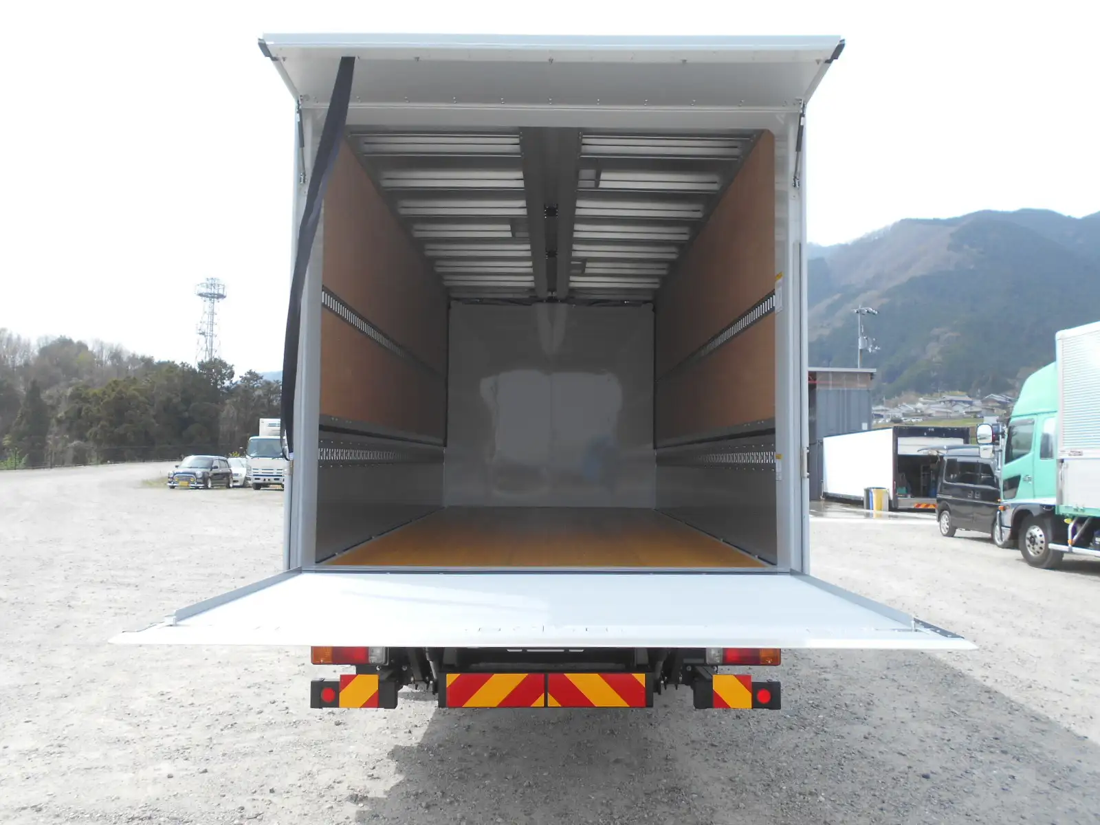 日野 デュトロ 小型 ウイング パワーゲート 2KG-XZU722Mの中古トラック画像4