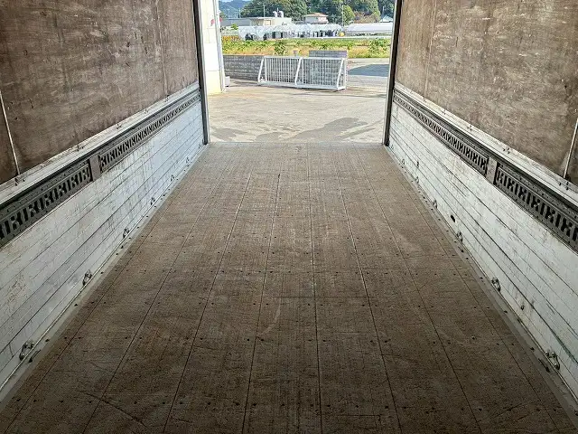 三菱 ファイター 中型/増トン ウイング ベッド QKG-FK62FZの中古トラック画像10