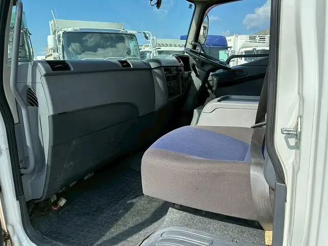 三菱 ファイター 中型/増トン ウイング ベッド QKG-FK62FZの中古トラック画像12