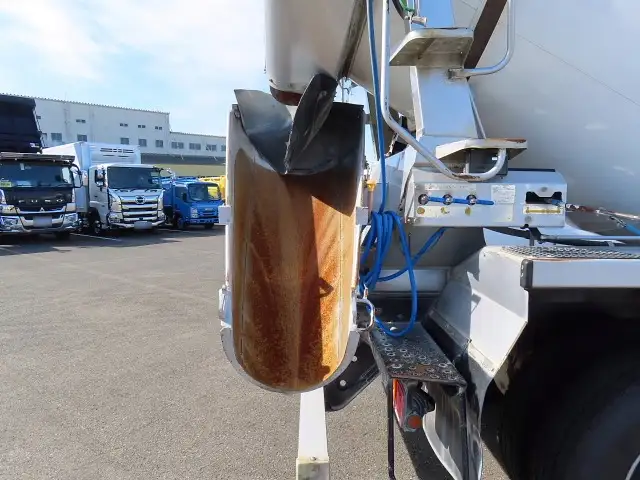 いすゞ ギガ 大型 ミキサー・ポンプ ベッド 2KG-CXZ60CTの中古トラック画像8