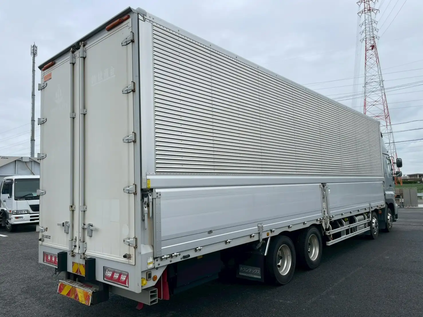 日野 プロフィア 大型 ウイング ハイルーフ エアサスの中古トラック画像4