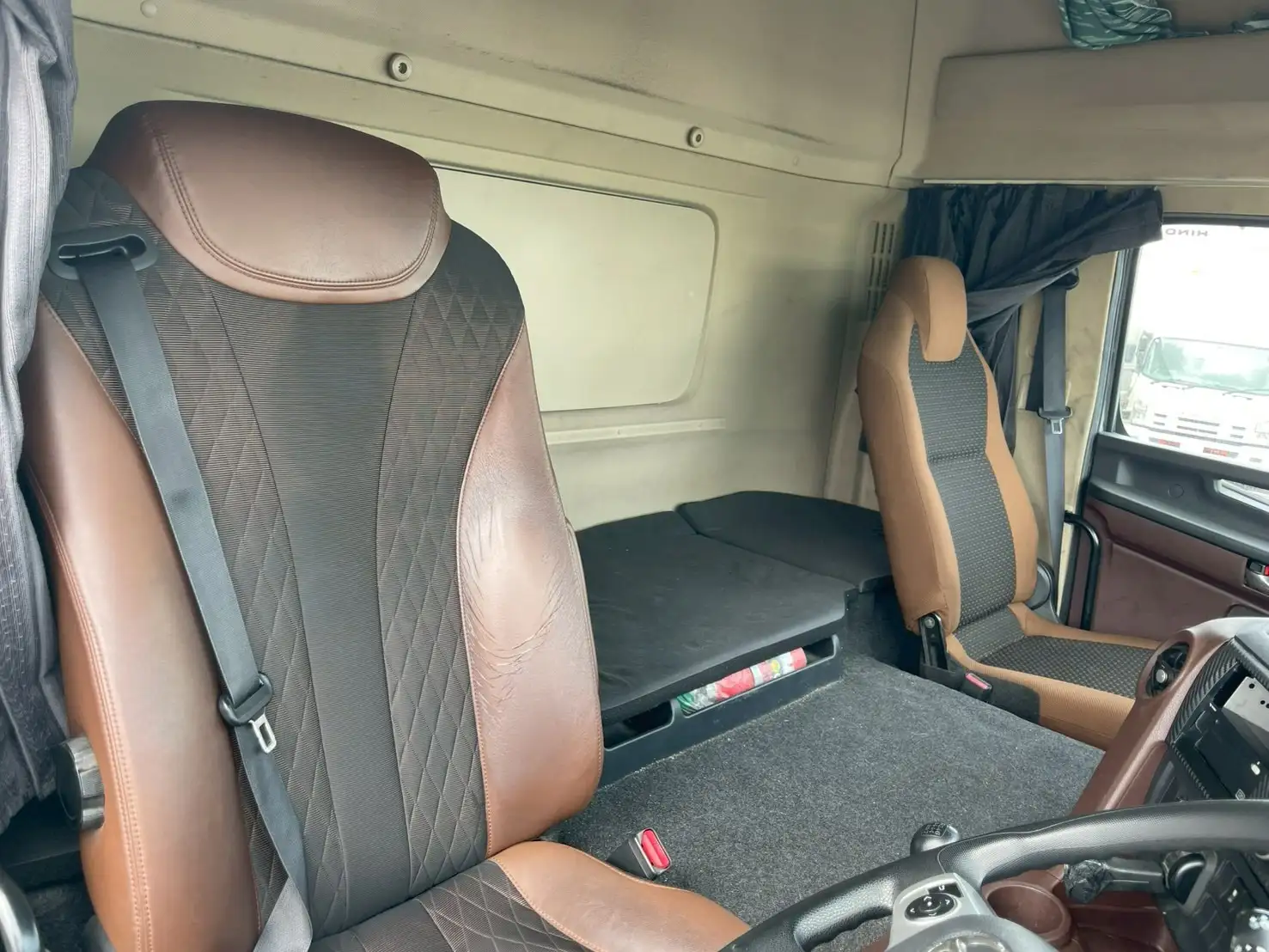 日野 プロフィア 大型 ウイング ハイルーフ エアサスの中古トラック画像9