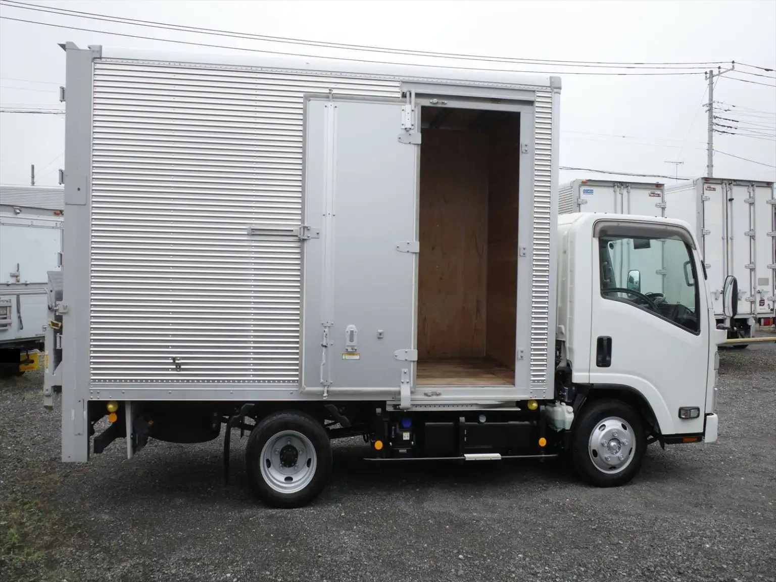いすゞ エルフ 小型 アルミバン パワーゲート サイドドアの中古トラック画像3