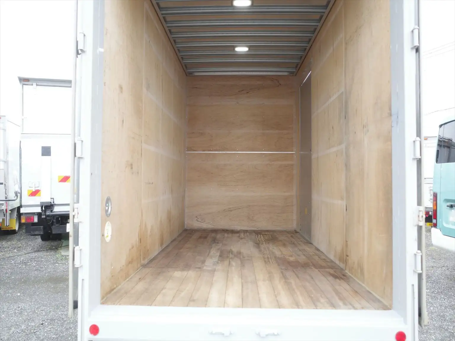 いすゞ エルフ 小型 アルミバン パワーゲート サイドドアの中古トラック画像8