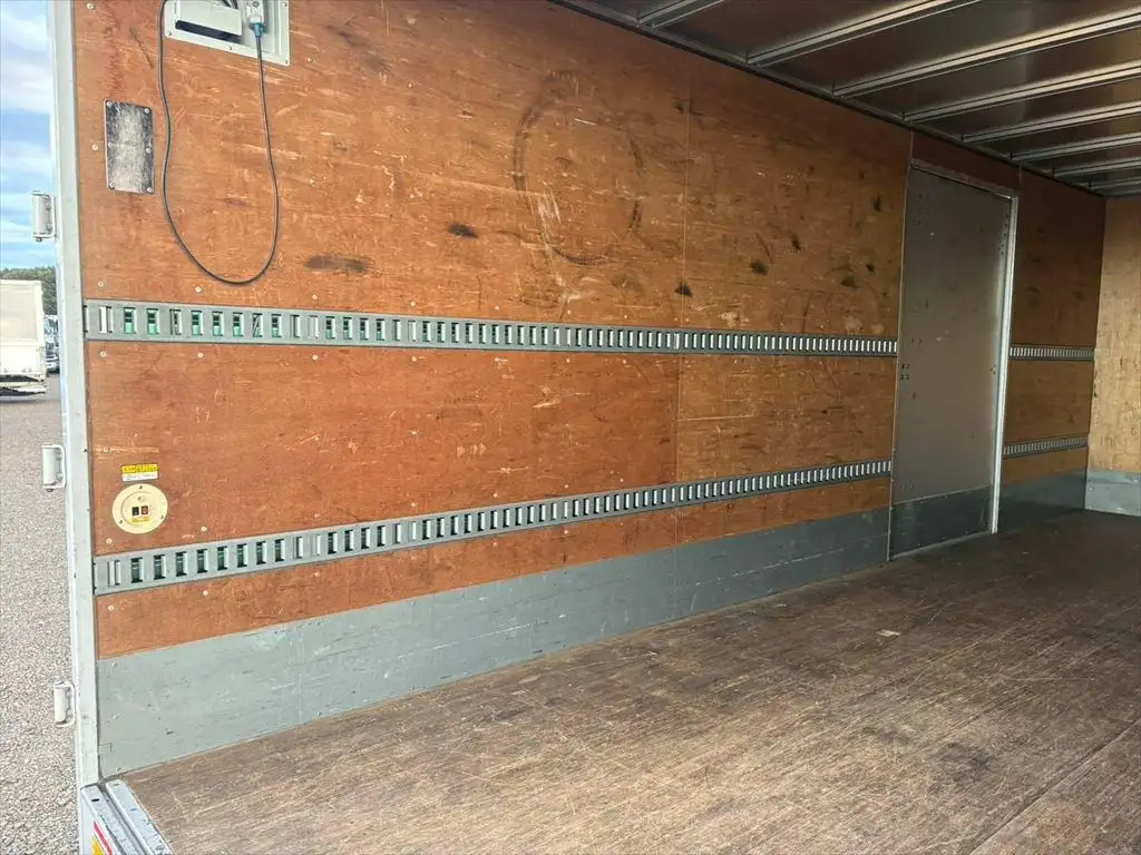 日野 レンジャー 中型/増トン アルミバン パワーゲート サイドドアの中古トラック画像9