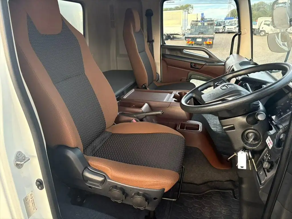 日野 レンジャー 中型/増トン アルミバン パワーゲート サイドドアの中古トラック画像13