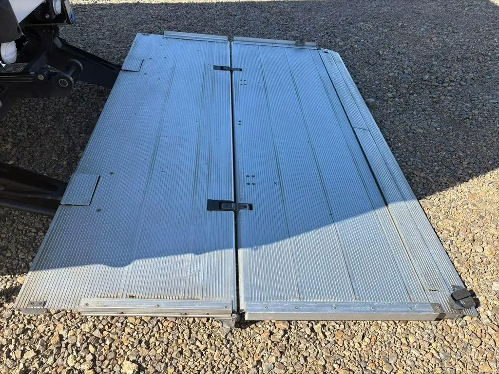 いすゞ フォワード 中型/増トン ウイング パワーゲート エアサスの中古トラック画像11