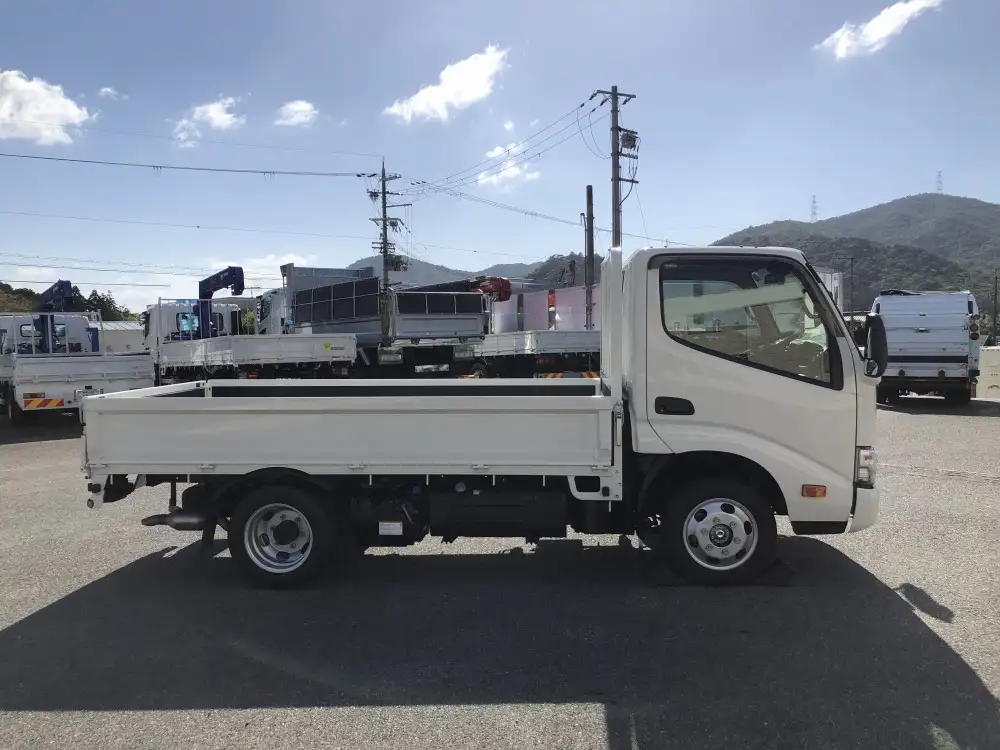 トヨタ ダイナ 小型 平ボディ 床鉄板 2DG-GDY231の中古トラック画像3