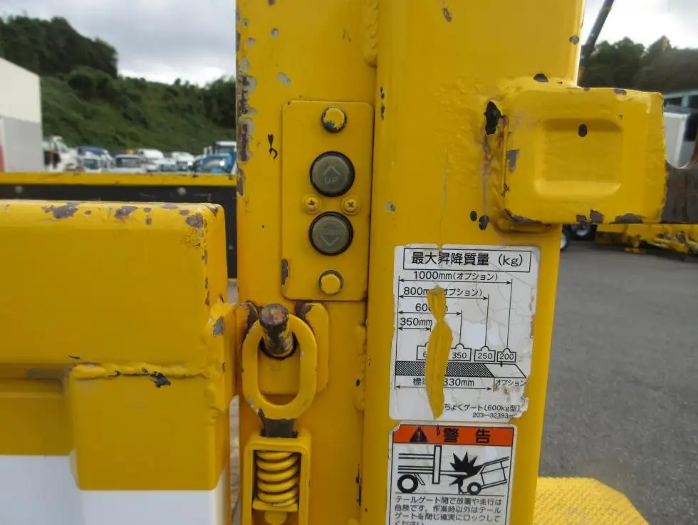 三菱 キャンター 小型 平ボディ Wキャブ パワーゲートの中古トラック画像9