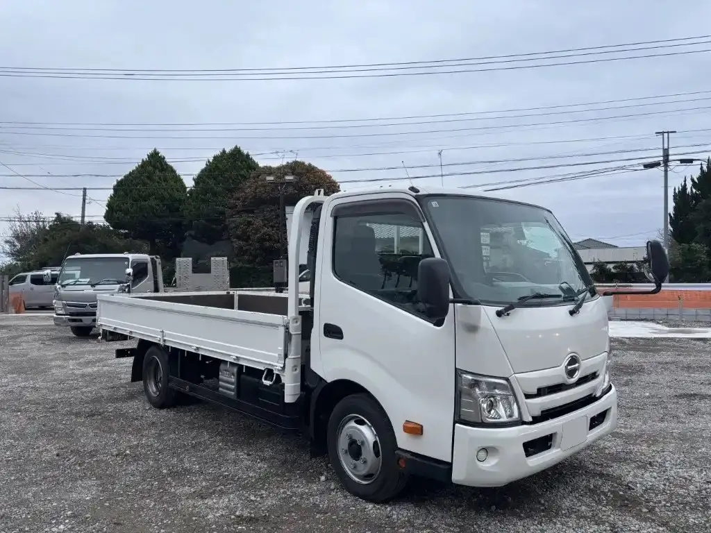 日野 デュトロ 小型 平ボディ 2RG-XZU710M R2の中古トラック画像2