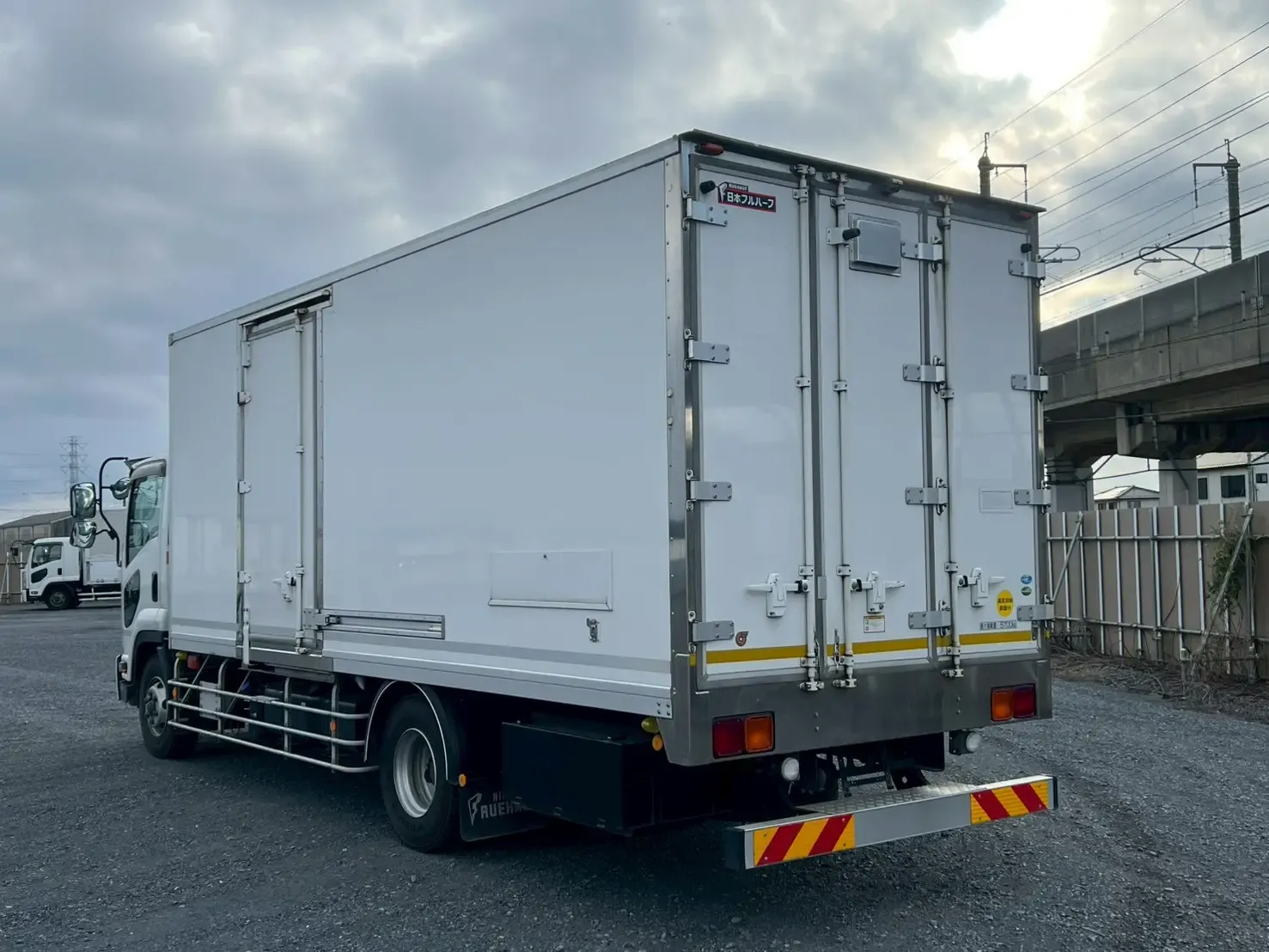 いすゞ フォワード 中型/増トン 冷凍冷蔵 保冷 エアサスの中古トラック画像4
