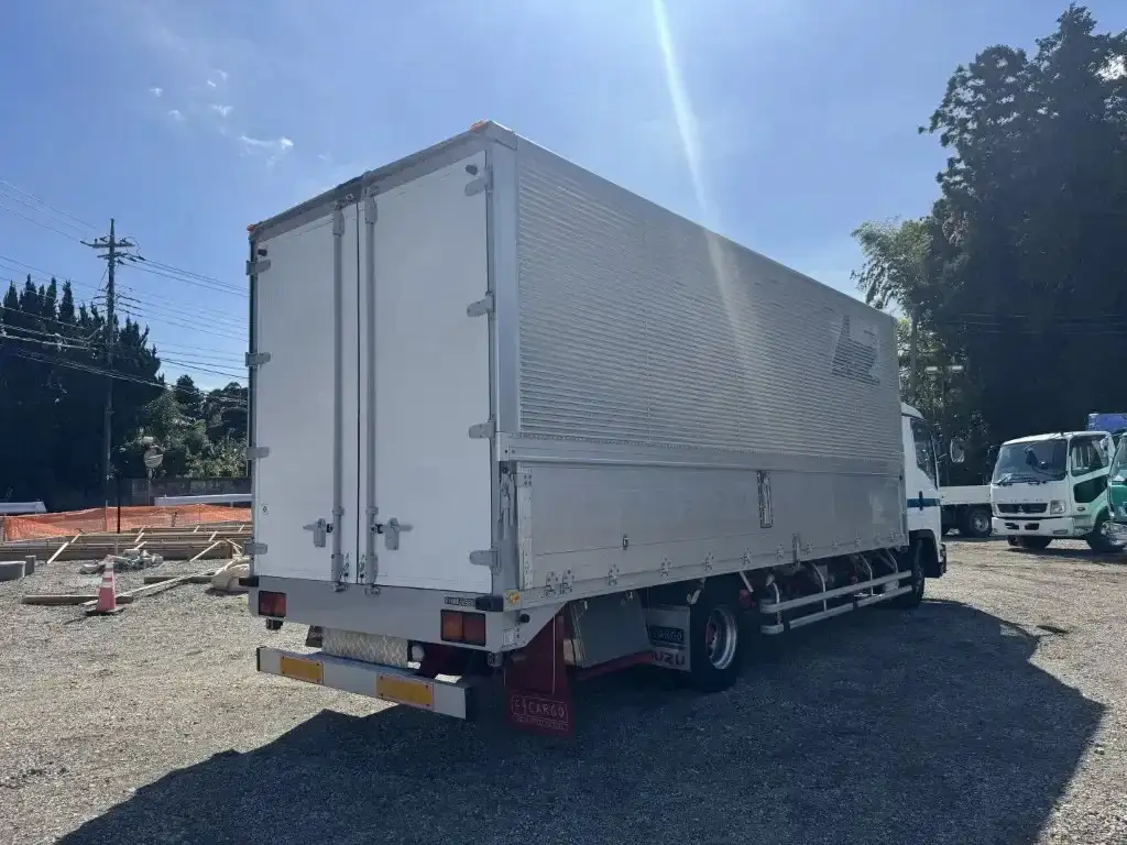 いすゞ フォワード 中型/増トン ウイング エアサス ベッドの中古トラック画像3