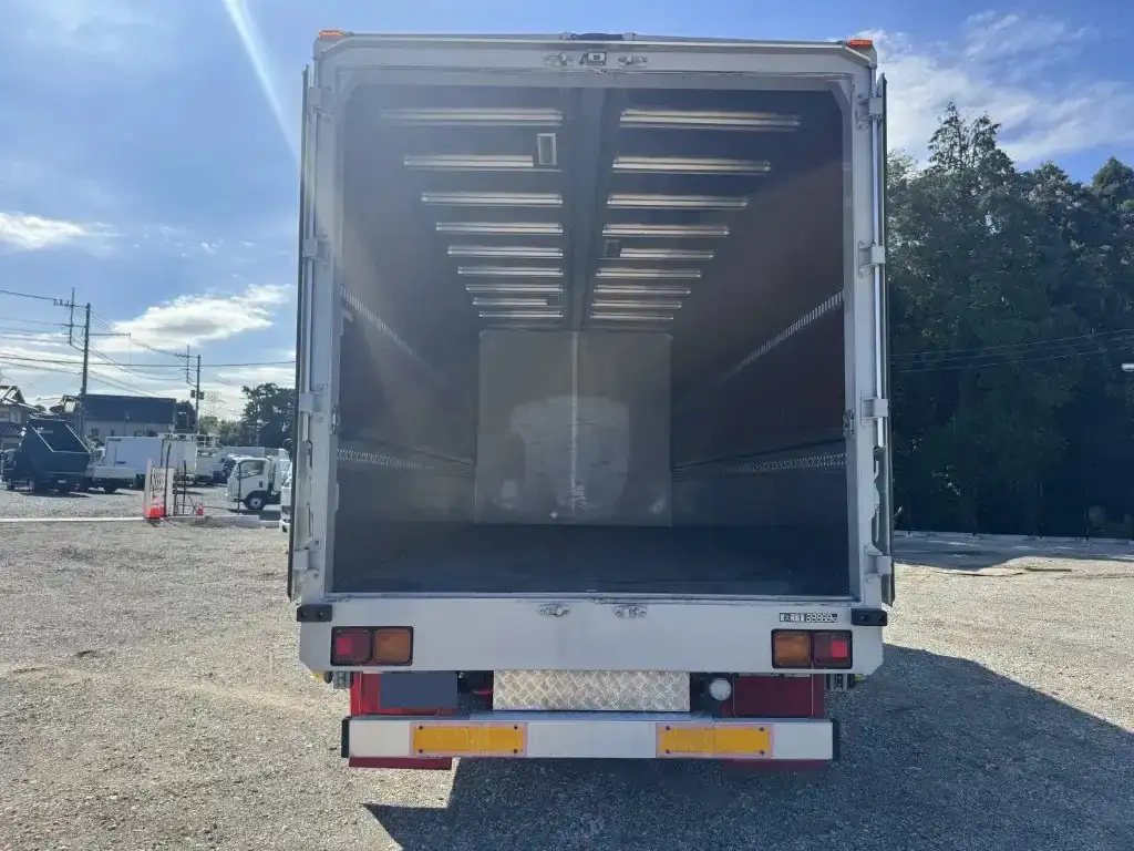 いすゞ フォワード 中型/増トン ウイング エアサス ベッドの中古トラック画像7