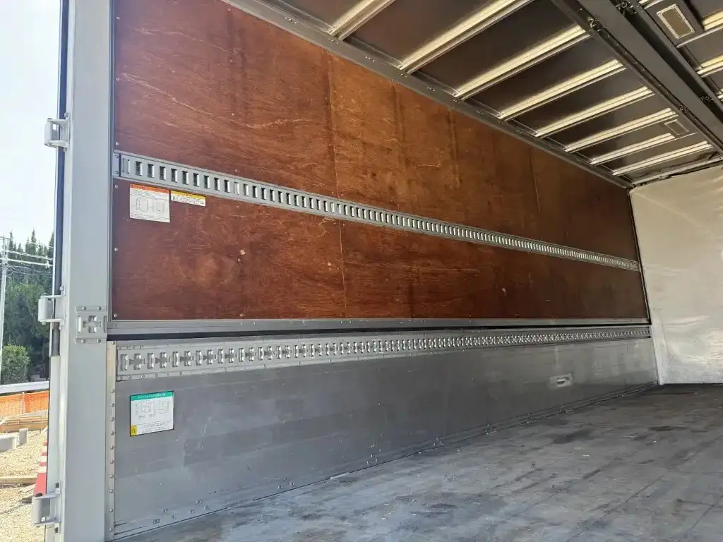 いすゞ フォワード 中型/増トン ウイング エアサス ベッドの中古トラック画像8