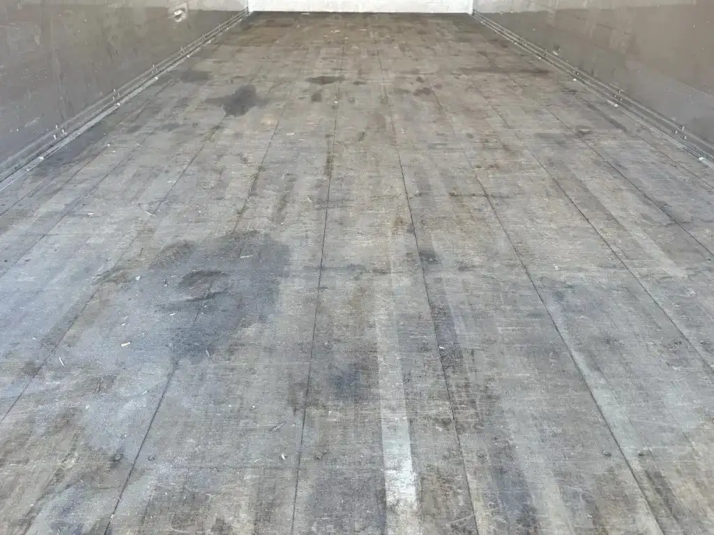 いすゞ フォワード 中型/増トン ウイング エアサス ベッドの中古トラック画像9