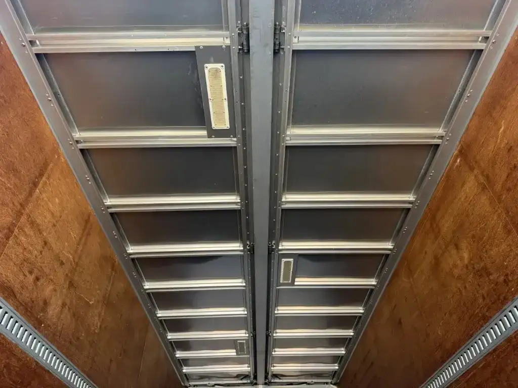 いすゞ フォワード 中型/増トン ウイング エアサス ベッドの中古トラック画像10