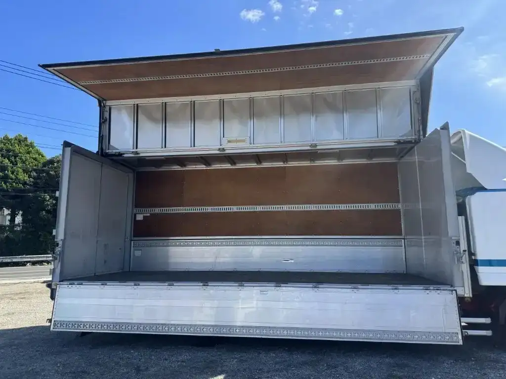 いすゞ フォワード 中型/増トン ウイング エアサス ベッドの中古トラック画像6