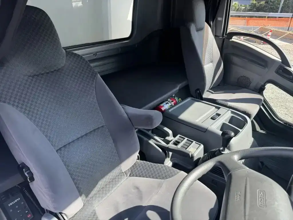 いすゞ フォワード 中型/増トン ウイング エアサス ベッドの中古トラック画像11