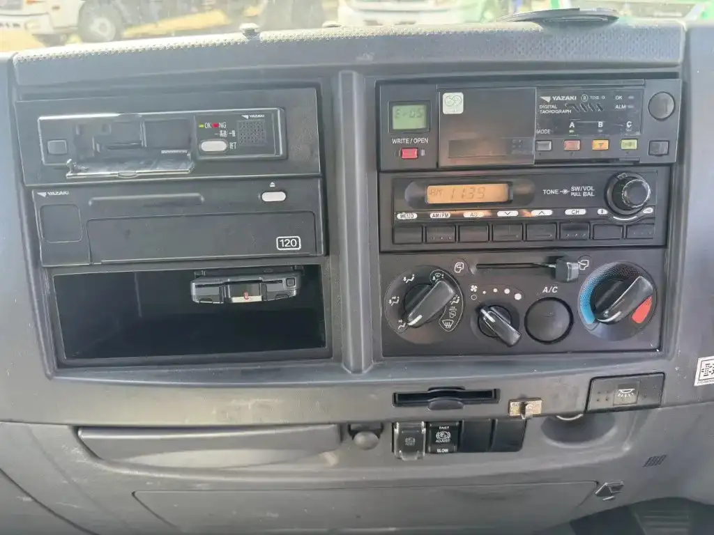 いすゞ フォワード 中型/増トン ウイング エアサス ベッドの中古トラック画像14