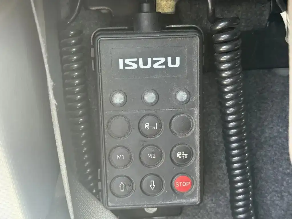 いすゞ フォワード 中型/増トン ウイング エアサス ベッドの中古トラック画像16