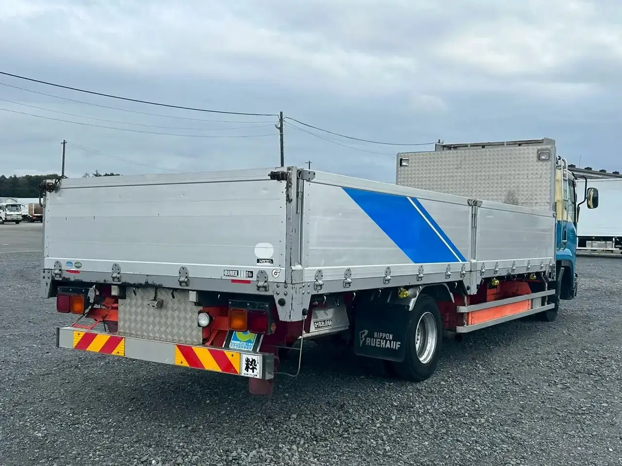 いすゞ フォワード 中型/増トン 平ボディ アルミブロック エアサスの中古トラック画像3